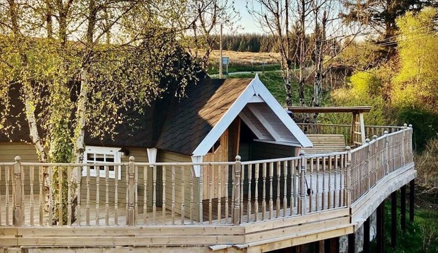 Floras Cabin | Outdoor Bath | Unmissable views
