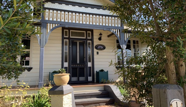 Florence Cottage, 10 minutes from Hunter Valley Vineyards. Family friendly.
