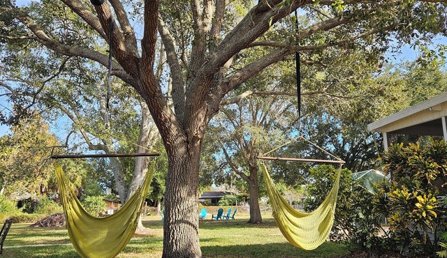 Florida Charm Minifarm🐓 HotTub-POOL-Chickens! Near I75, I275. Pets, trailers OK