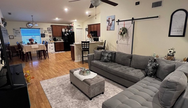 Florida ChillnSunshine by Day, Fire Pit Nights — 3BR with AC in Winter Haven
