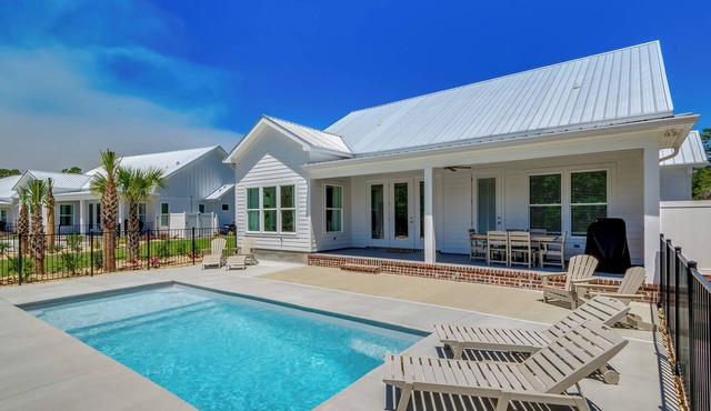 Florida Coastal Cottage with Pool