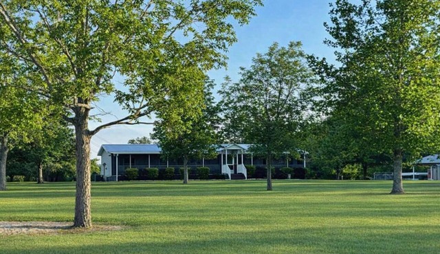 Florida Countryside Retreat: Fire Pit + Huge Yard!