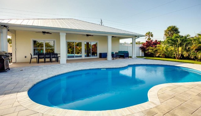 Florida Gem: Saltwater Pool By Beaches & Kayaking!
