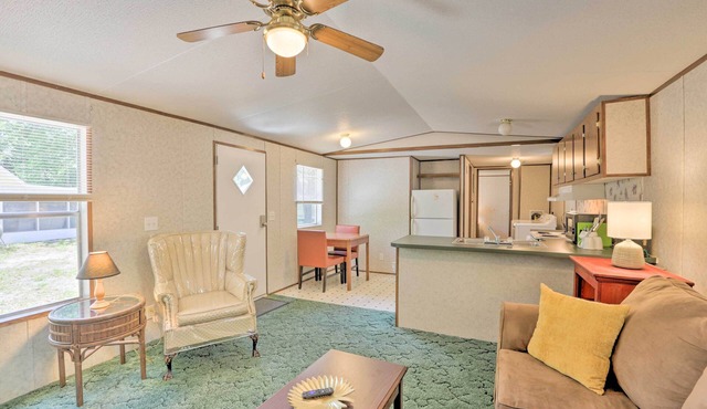 Florida Getaway, 14 Mi to Royal Springs!