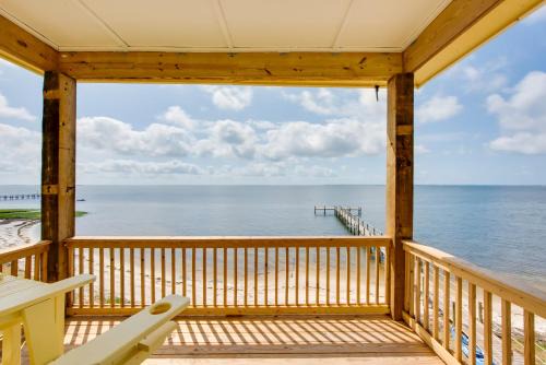 Florida Gulf Coast Getaway w/Dock & Beach Views