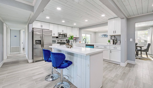 Florida Gulf Coast Getaway: Pool + Screened Lanai!