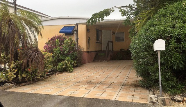 Florida Keys charming canal front bungalow with boat dock included