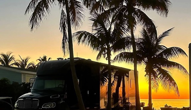 Florida Keys waterfront RV site with sunset views in Resort style community