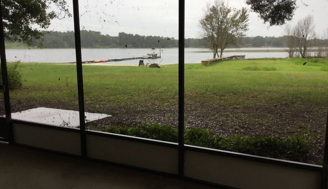 Florida Lakeside Getaway