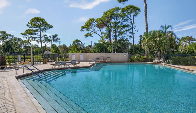 Florida Oasis Fully Equipped 12 min to beaches.