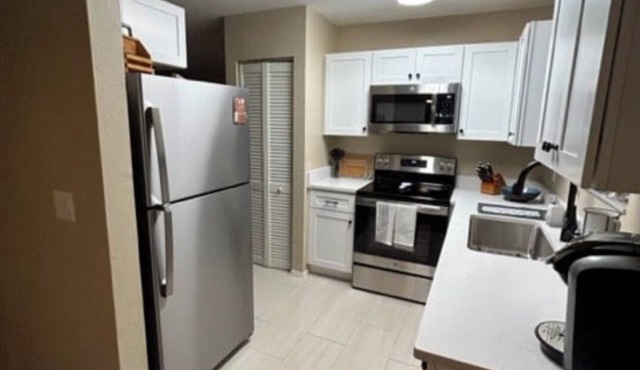 Florida Shores Retreat, Charming 3-bedroom 1 Bath house with AC and WiFi