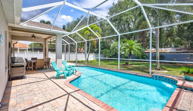 Florida Villa Sunrise - 4 Bedroom Home with Pool by Gulfcoast Holiday Homes