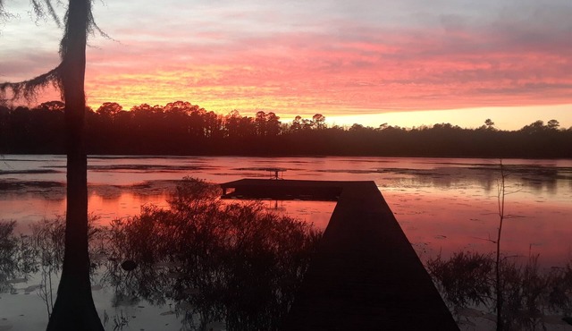 Florida Waterfront Country Home, Fishing & Pet Friendly