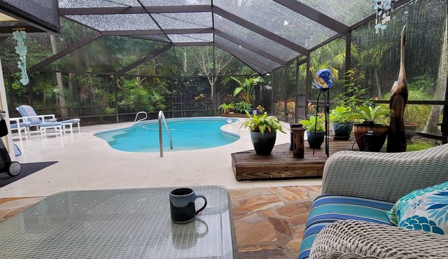 Floridian home w/pool & short walk to private beach & river park for kayaking.