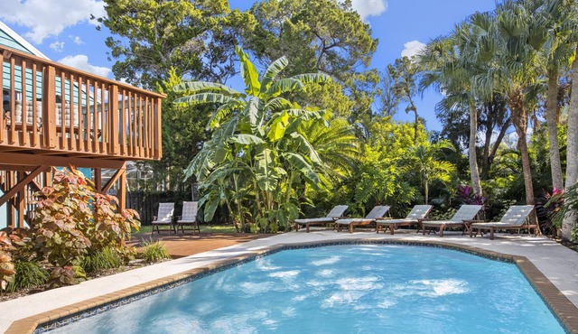 Floritas Key | Pet Friendly Home on Siesta Key w/ Large Heated Private Pool & Outdoor Area!