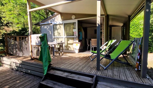 Flower Camping La Beaume * - Chalet 28m2 CONFORT 2 bedrooms + semi-covered terrace 5 people