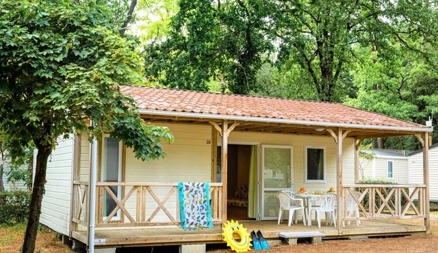 Flower Camping Les Biches * - Chalet 3ch (without TV) - 32m2 - covered terrace 7 people