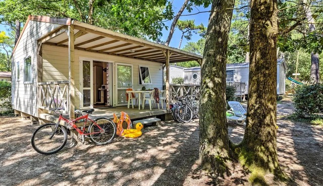 Flower Camping Les Biches * - Chalet 2ch (without TV) - 24m2 - covered terrace 4 people