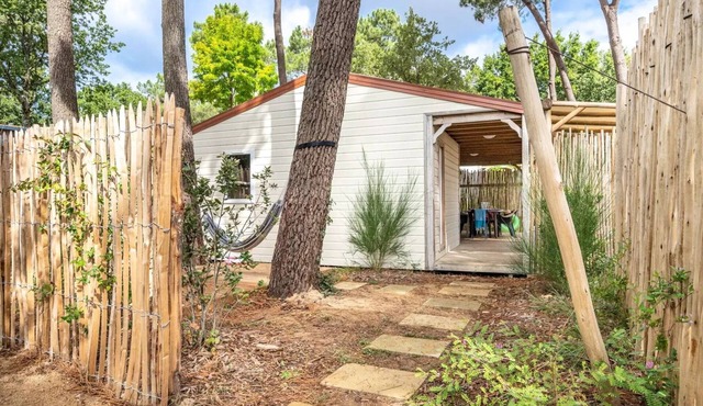 Flower Camping Les Biches * - Cottage Garden 3hg! PREMIUM - 32m2- terrace cover. -TV - LV - plancha -out bath - Wifi Free 7 persons