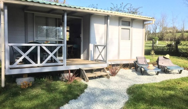 Flower Camping Côté Lac * - Chalet Comfort 2 bedrooms 34 m2 with semi-covered terrace 10m2 + TV 4 persons