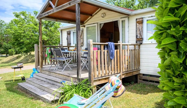 Flower Camping de Mars * - Premium chalet 29m2/3 bedrooms - Covered terrace + TV + LV + air conditioning 6 persons