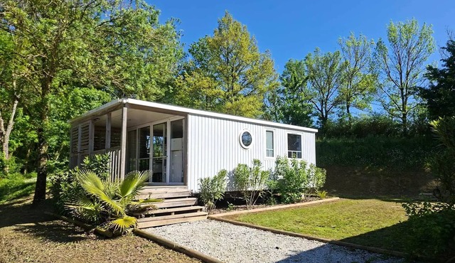 Flower Camping Du Lac De Thésauque * - Mobile home Comfort 33m2 2 bedrooms + Air conditioning + TV + LV + covered terrace 4 people