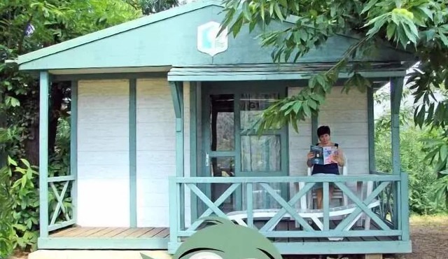 Flower CAMPING FAUVETS * - Chalet CLUB Standard 20m2 (2 bedrooms) + covered terrace 7m2 5 people