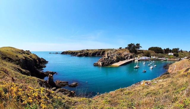 Flower Camping Le Petit Paris * - Premium Spa Cabin 33m² (2 bedrooms) + covered terrace + TV + LV + Plancha + Sheets + Towels 4 to 5 people - 4 people inc.