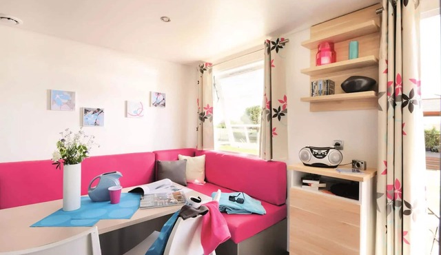 Flower Camping La Chênaie * - Mobile home Comfort 18m2 1 bedroom + semi-covered terrace + 3 person TV
