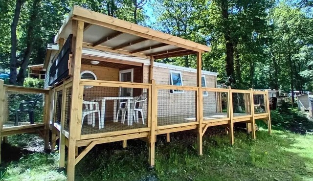 Flower Camping La Chênaie * - Mobile home Standard Wood 24m2 2 bedrooms + semi covered terrace 18m2 + TV 4 persons