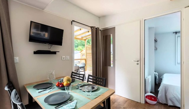 Flower Camping La Chênaie * - Homeflower Premium 35m2 (3 bedrooms) + CLIM + semi-covered terrace + TV + sheets + towels 6 people