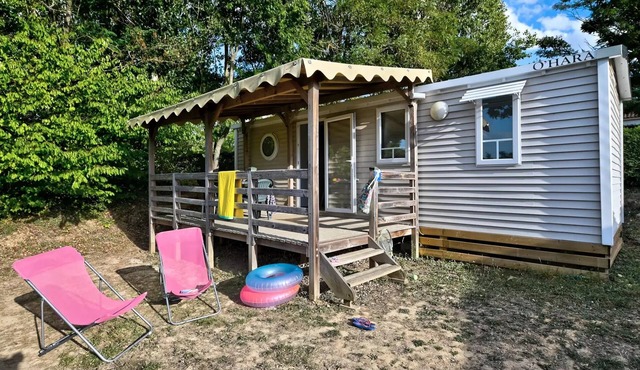 Flower Camping La Chataigneraie * - Mobil home Comfort 23/27m2 - 2 bedrooms - covered terrace + TV 4 persons