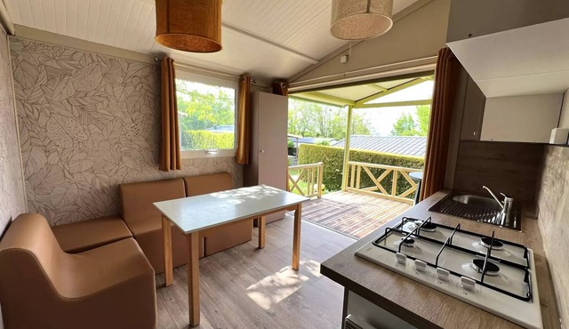 Flower Camping La Chataigneraie * - Chalet Comfort 25m2 (2 bedrooms) + covered terrace 5 people
