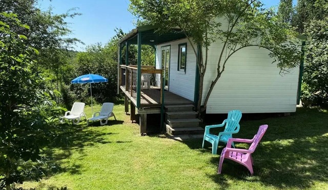 Flower Camping LA GDPOLA * - Chalet Pommier View Mountain Comfort 23m2 2 bedrooms + covered terrace 15m2 + Clim + TV 4 to 5 people - 4 pers. included in l