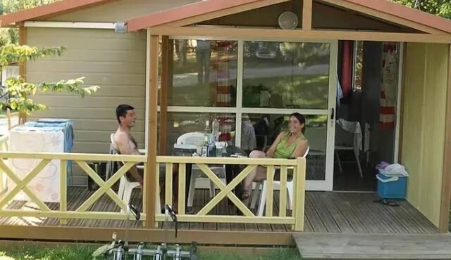 Flower Camping LA GDPOLA * - Chalet Bouleau Standard 20m2 - 2 bedrooms + covered terrace 10m2 4 people