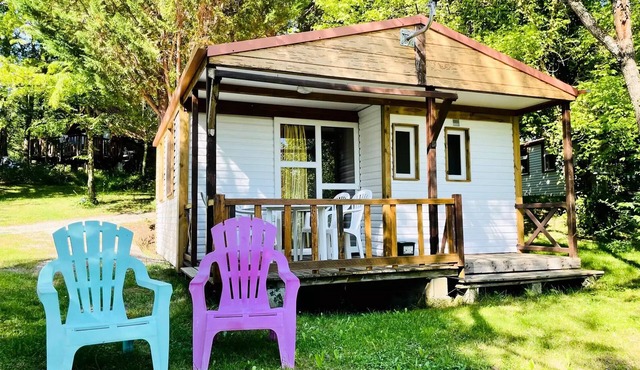 Flower Camping LA GDPOLA * - Chalet Châtaignier Standard 23m2 - 2 bedrooms + covered terrace 8m2 5 people