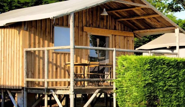 Flower Camping La Plage * - Cabane Lodge Bois sur Pilotis Standard 34m2 (2 bedrooms) including covered terrace 11m2 4 people