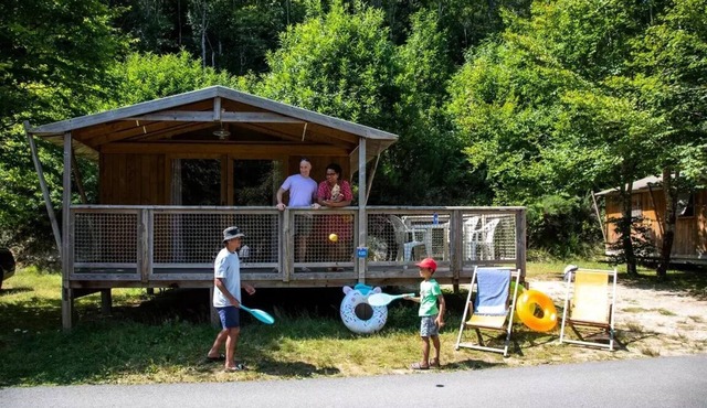 Flower Camping La Plage * - Sweetflower Premium 43m2 (2 bedrooms) + TV + sheets + towels + semi-covered terrace of 11m2 5 persons