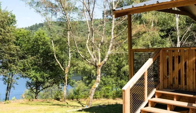 Flower Camping La Plage * - Premium VIP Lodge 34m2 - lake view (2 bedrooms) + TV + sheets + towels + covered terrace 11m2 5 people