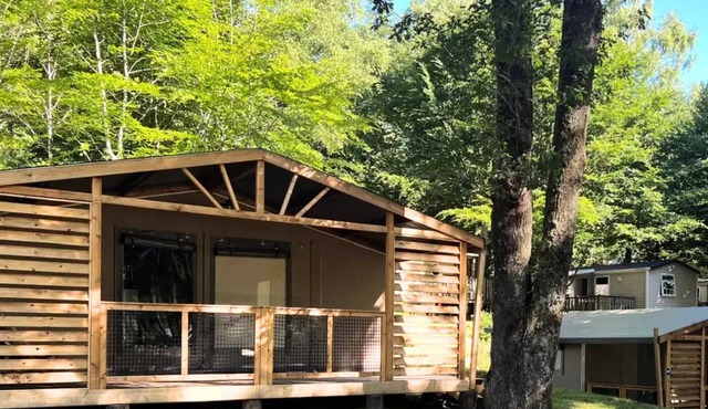 Flower Camping La Plage * - NOUVEAUTE : Cabane toilée Cotton Flower Confort 28m² (2 chambres) + TV + terrasse couverte 16m² 5 personnes