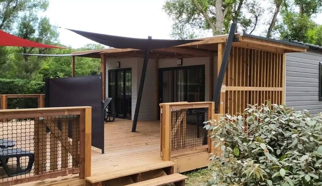 Flower Camping La Rivière * - Chalet Badiane Premium Air Conditioning 35m2 - 2 bedrooms - 2 bathrooms + Terrace 19m2 6 people