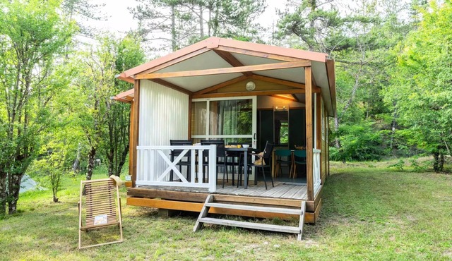 Flower Camping Le Clot du Jay * - Standard chalet 25m2 2 bedrooms + Terrace 5 persons