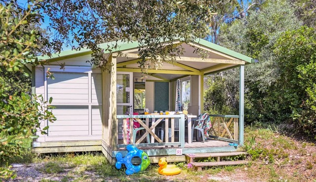 Flower Camping le FONDESPIERRE * - Standard chalet - 25 m2 (2 bedrooms - air conditioning - TV) covered terrace 5 people