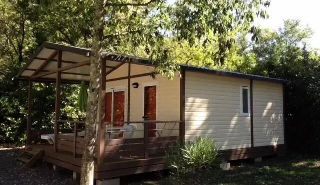Flower Camping Le Plan d'Eau - Ardèche * - Chalet CONFORT VAIA 27m2 2 bedrooms - Covered terrace + air conditioning 4 people
