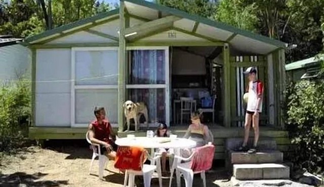Flower Camping Les Cadenières * - Standard chalet without air conditioning 23m2 2Ch. 4/5P 5 persons