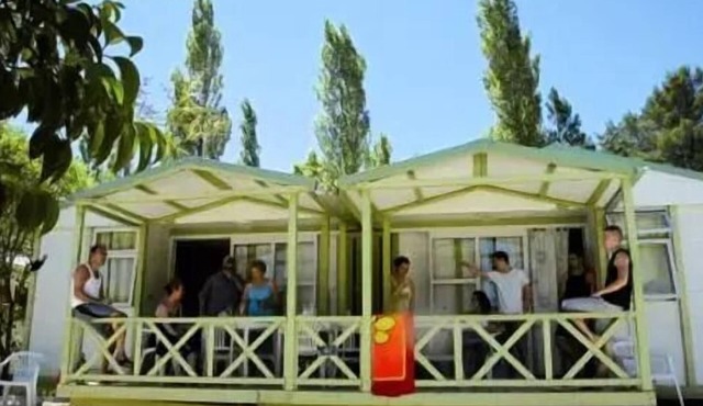 Flower Camping Les Cadenières * - Double Standard chalet without air conditioning 35m2 4Ch 2 times 4P 8 people