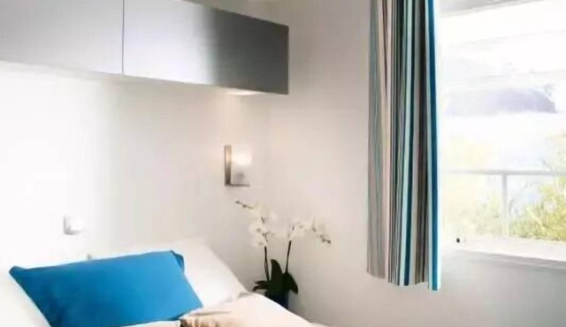 Flower Camping Les Ilates * - Mobil-Home COMFORT 27.5m2 (2 bedrooms) + TV + semi-covered terrace 6 people