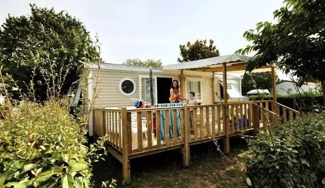 Flower Camping Les Ilates * - Mobil-Home COMFORT 31m2 (3 bedrooms) + TV + semi-covered terrace 8 people