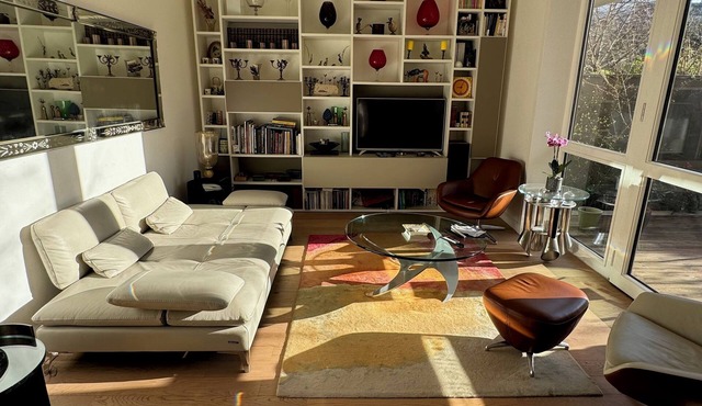 Flower garden and terrace in Paris 15. Peace and quiet in a haven of greenery. Parking