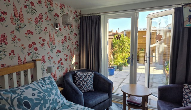 Flower Garden Studio in Sheringham-Cycle friendly